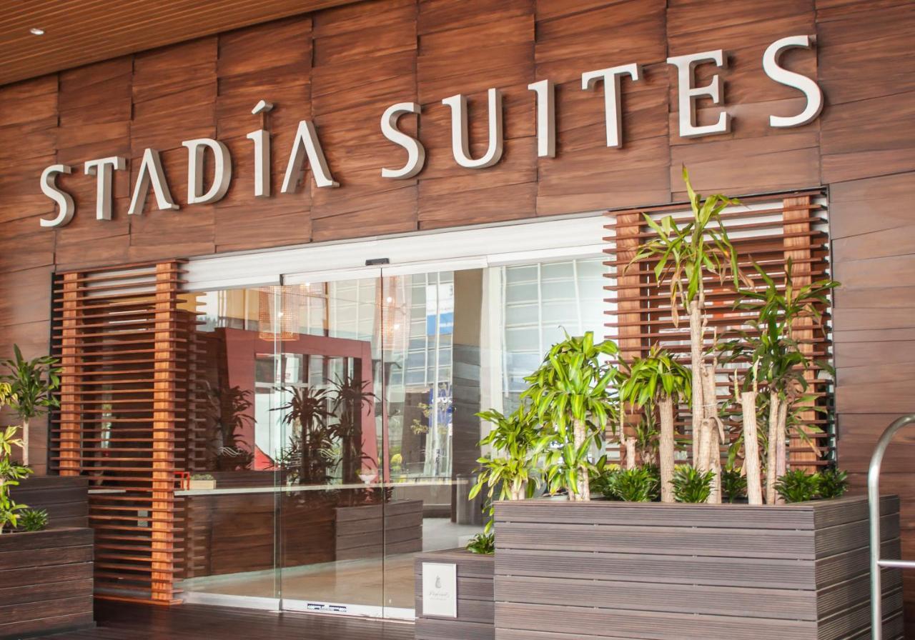 Stadia Suites Mexico City Santa Fe Luaran gambar Entrance to the Stadium Suites