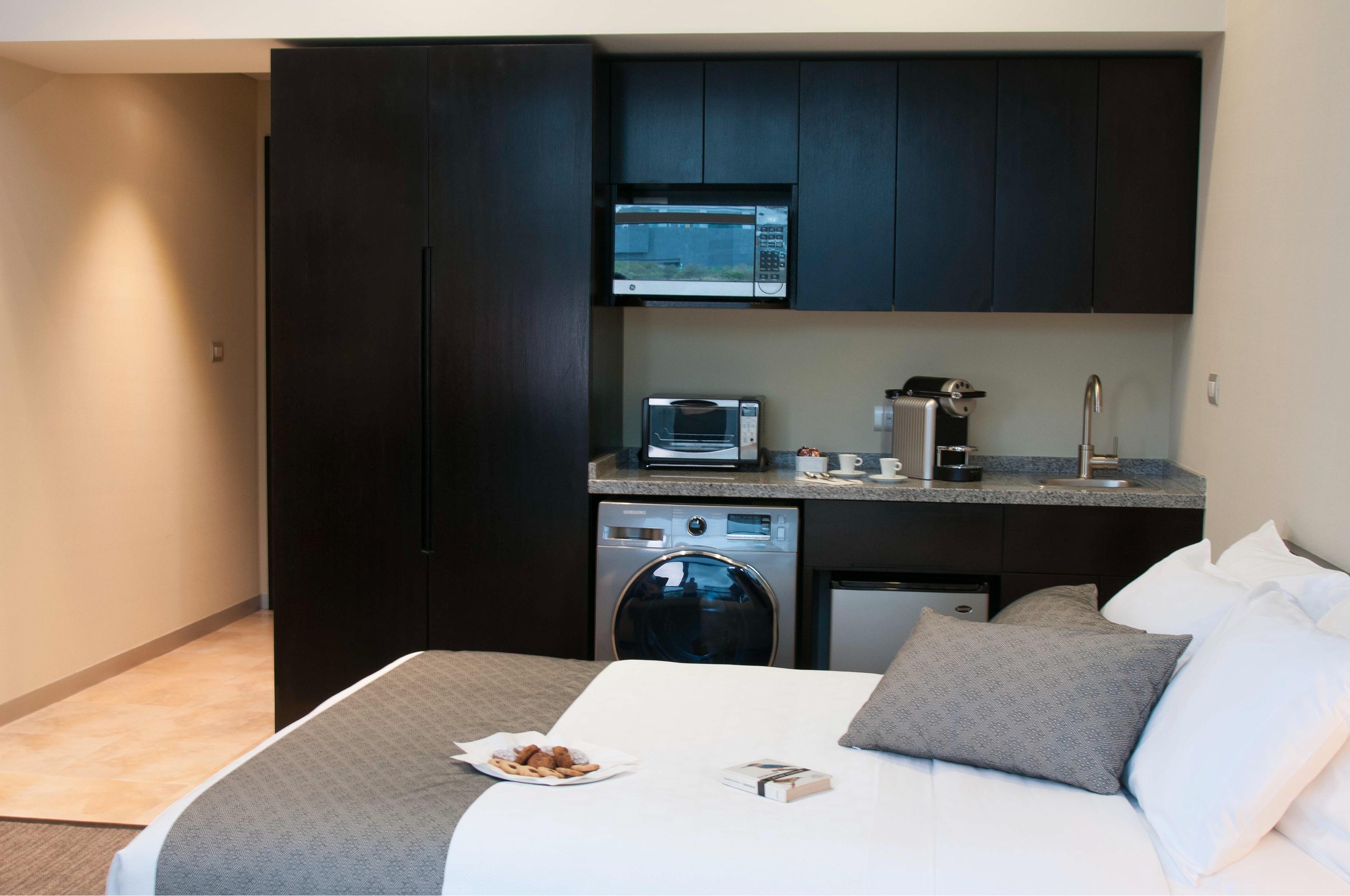 Stadia Suites Mexico City Santa Fe Luaran gambar A kitchenette in a hotel room