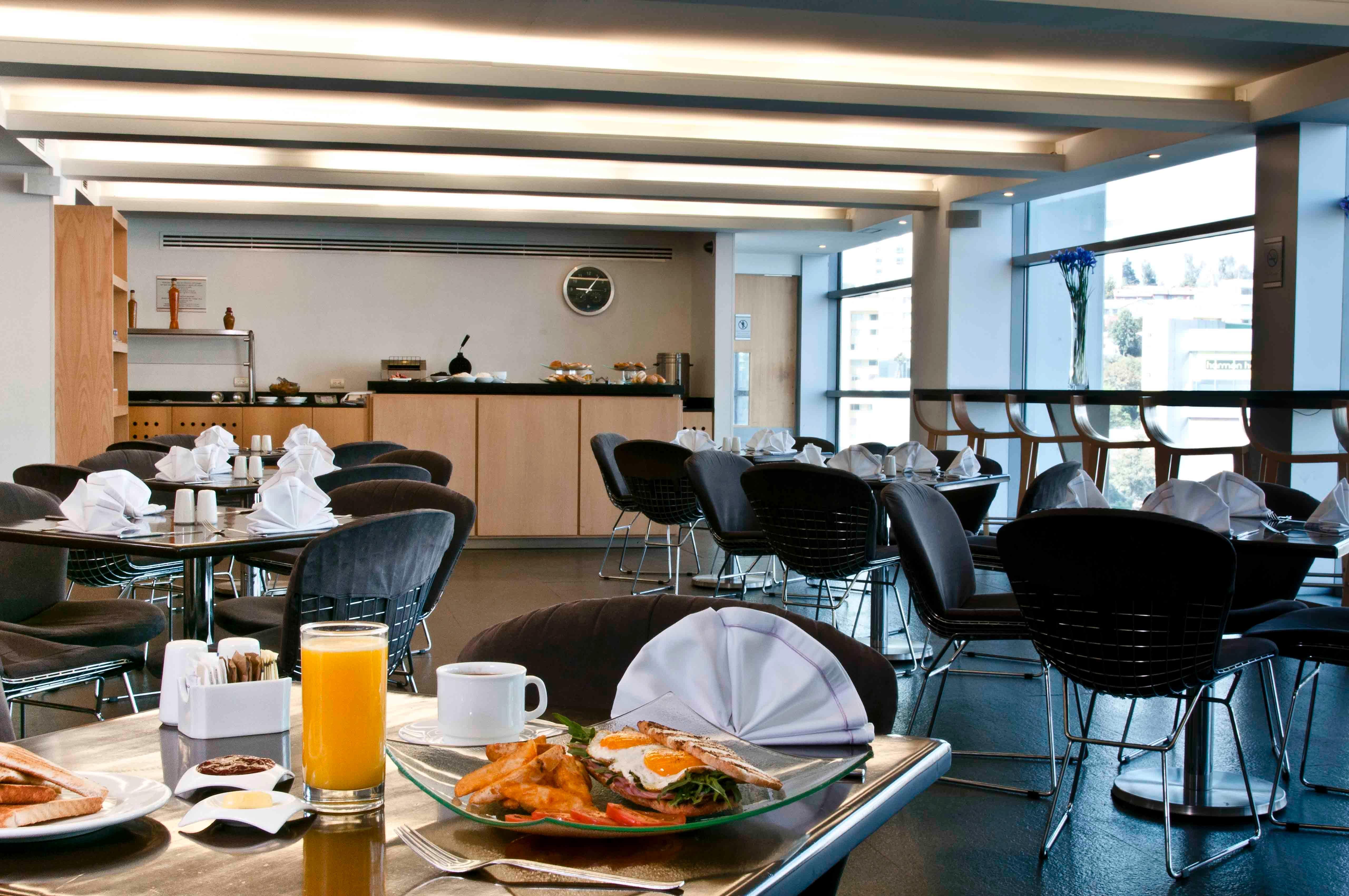 Stadia Suites Mexico City Santa Fe Luaran gambar The lounge at the airport