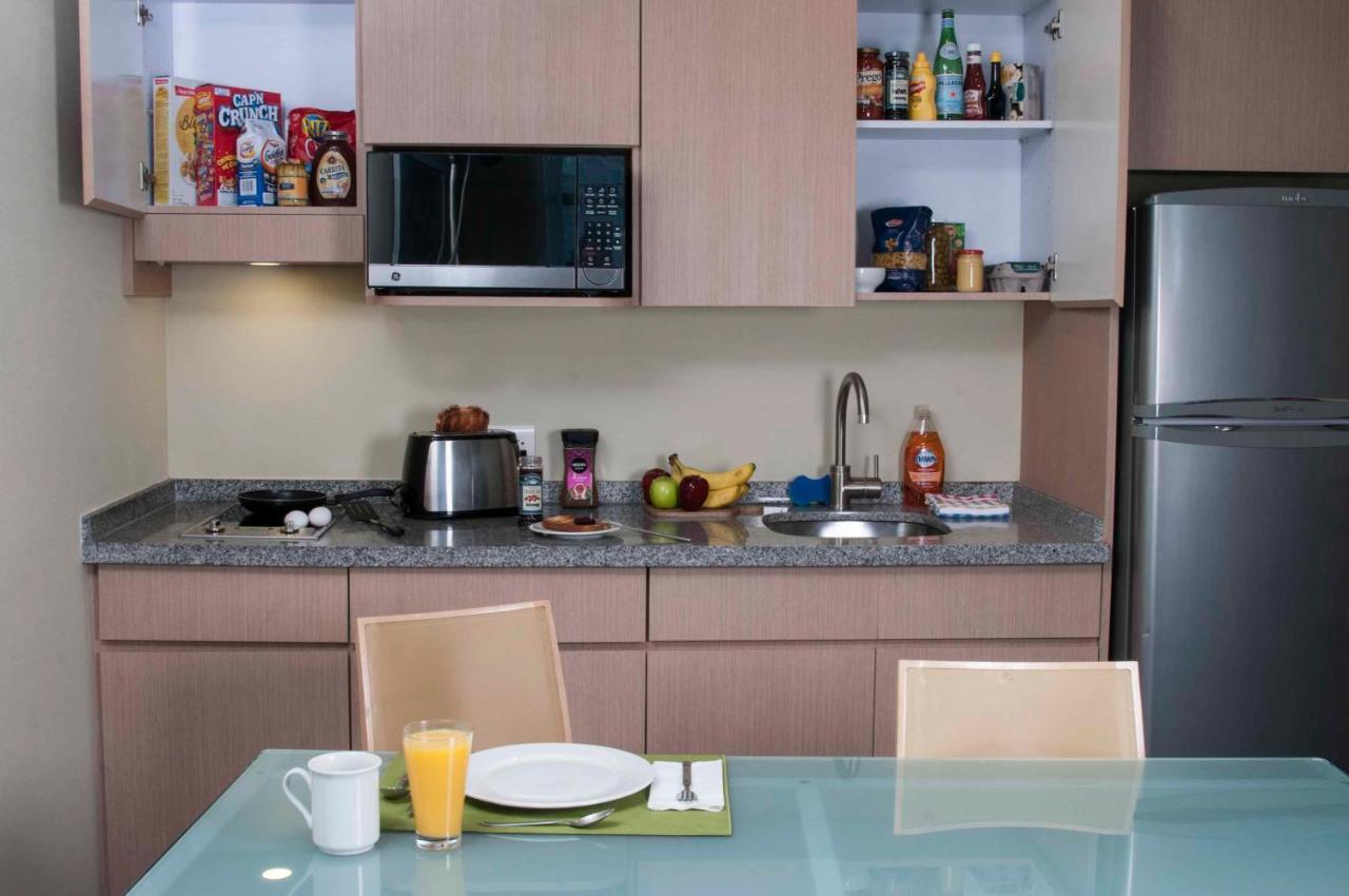 Stadia Suites Mexico City Santa Fe Luaran gambar A typical kitchen in a typical apartment